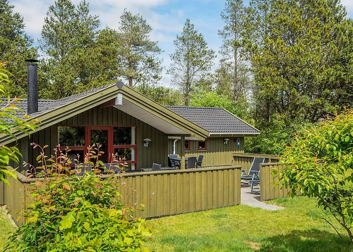 8 Person In Norre Nebel-by Traum *